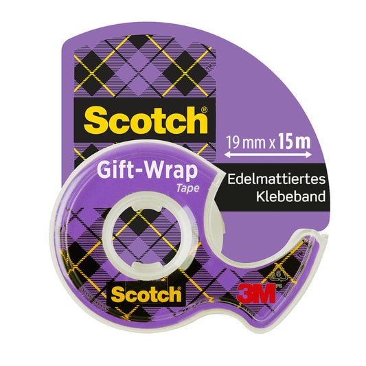 Eine Rolle Scotch® Geschenk-Klebeband im Handabroller, CAT 15 (19 mm x 15 m) von 3M Deutschland GmbH, in lila Verpackung mit schwarz-gelbem Argyle-Design und deutschem Text. Ideal für Geschenkverpackungen.
