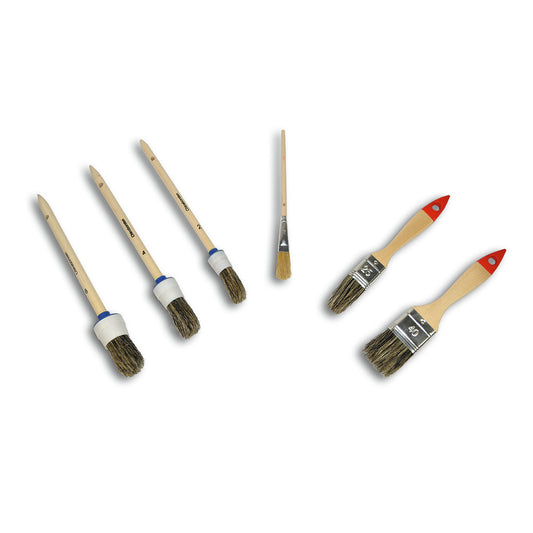 Abgebildet sind sechs Bürsten der Nölle Profi Brush Bürsten- & Pinseltechnik e.K.: Das 6-teilige Pinsel-Set enthält vier Ringpinsel (runde Köpfe) und zwei Flachpinsel (flache, abgewinkelte Borsten) in den Größen 02-1,5", alle mit Holzgriff.