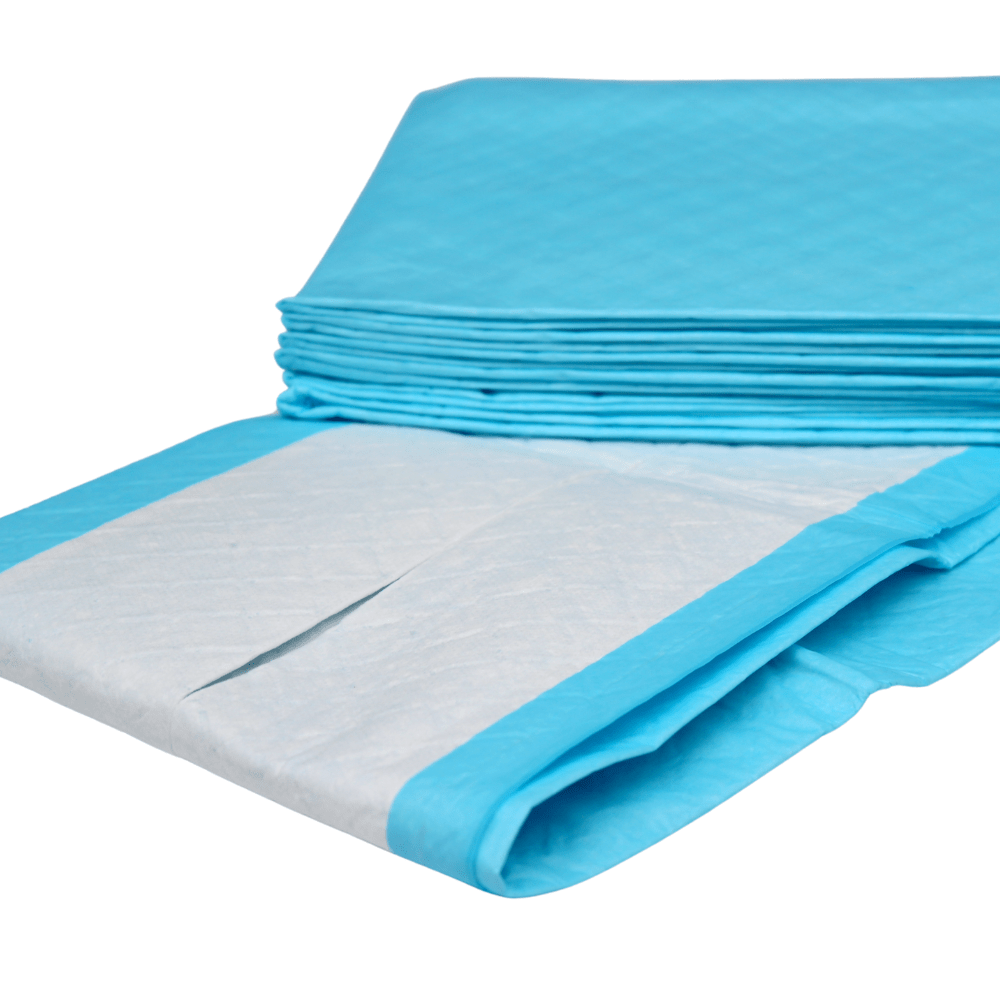 A imagem mostra uma pilha de almofadas de proteção para cama Altruflock® azuis, de 60 x 90 cm, Supersoft, extremamente absorventes | Embalagem (25 unidades) da Altruan, para uso único. Uma das almofadas está parcialmente desdobrada, de modo que a superfície absorvente branca com bordas azuis fica visível. As almofadas para incontinência parecem estar empilhadas de forma organizada.
