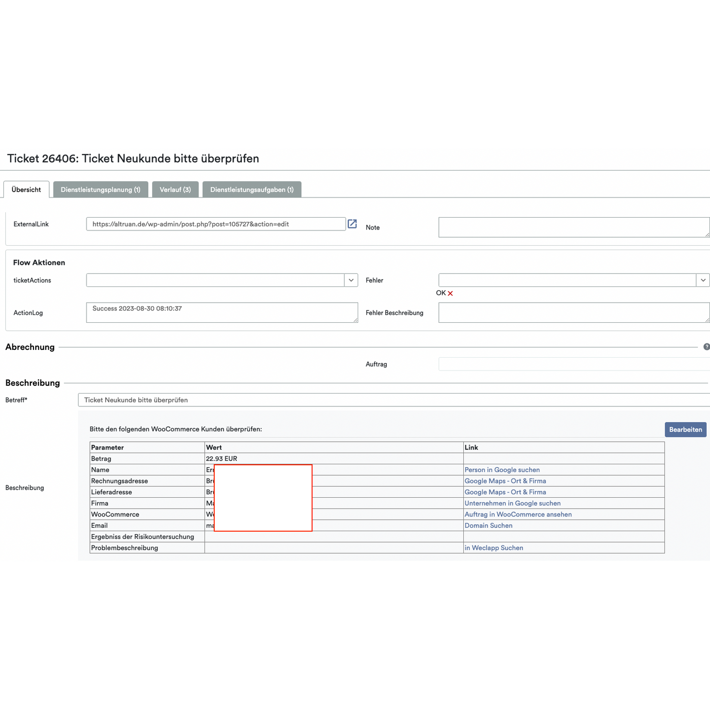 Captura de ecrã da interface de um sistema de bilhetes de um serviço em nuvem, onde são exibidos vários campos como "Detalhes do Bilhete", "Jornal" e "Cliente", com informações sobre uma transação, incluindo o custo dos artigos, destacadas em um campo vermelho. O OrderGuardian da Altruan é utilizado.