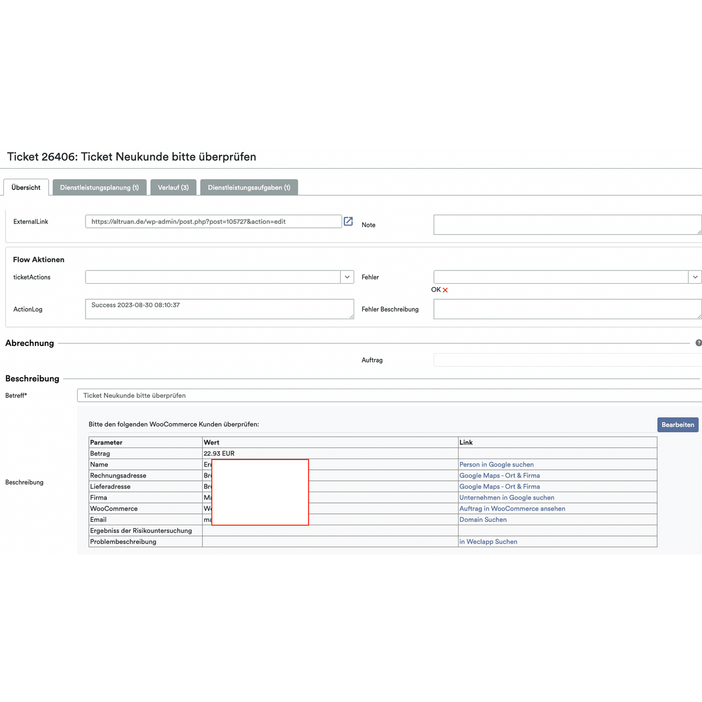 Captura de ecrã da interface de um sistema de tickets de um serviço na nuvem, na qual são apresentados vários campos, tais como «Detalhes do ticket», «Registo» e «Cliente», estando as informações relativas a uma transação, incluindo o custo dos artigos, destacadas num campo vermelho. Neste caso, é utilizado o OrderGuardian da Altruan.