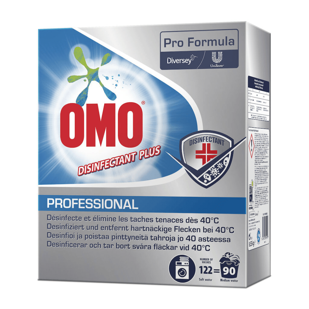 Está em exposição uma embalagem de Omo Professional Disinfectant Plus, detergente desinfetante (8550 g), da Diversey Deutschland GmbH & Co. OHG. A embalagem destaca a eficácia na remoção de manchas difíceis a 40 °C e inclui os logótipos da Unilever e da Diversey, bem como as instruções de utilização.
