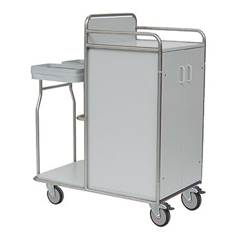 Der Novocal Stationswagen Rahmen ist ein Gebrauchswagen aus Metall mit vier Rädern, Doppeltüren, einer flachen Oberseite, einer angebrachten Seitenablage und stabilen Griffen. Hergestellt aus Edelstahl mit rundum geschweißten Verbindungen; mit glattem weißem Finish.