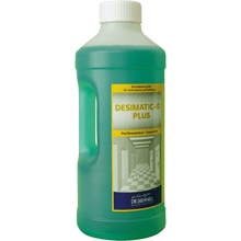 Uma garrafa de plástico verde de 2L com tampa branca contém Dr. Schnell DESIMATIC-ID PLUS desinfetante para instrumentos da DR.SCHNELL GmbH & Co. KGaA; o rótulo mostra uma informação do produto e a imagem de um corredor limpo e vazio.