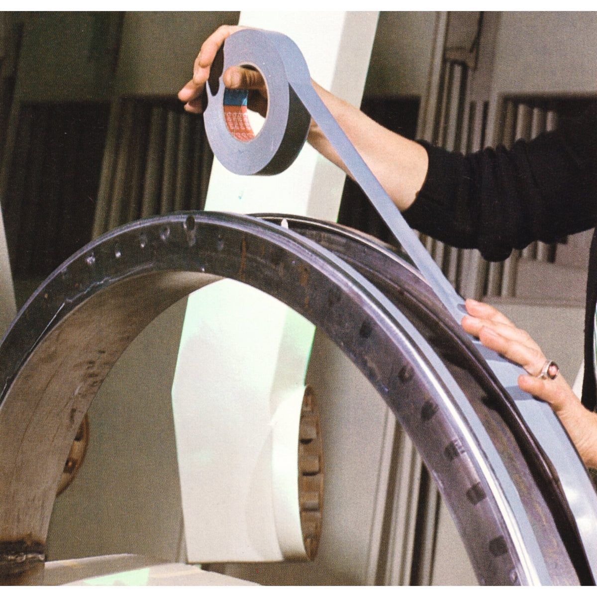 tesaband 4657, schwarz – Anwendung