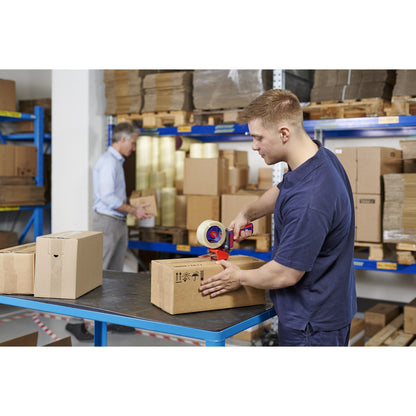 tesa 6500 Verpackungsklebeband-Handabroller Geräuscharm für Rollen mit 50mm Breite – Anwendung