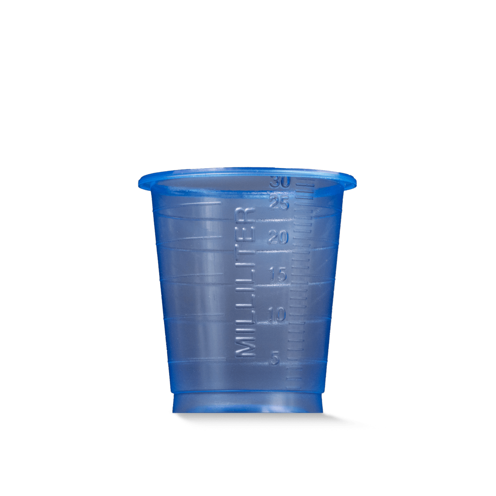 O copo médico descartável MED COMFORT BASIC da AMPri Handelsgesellschaft mbH é um pequeno copo de plástico azul graduado de 30 ml para uso médico, representado sobre um fundo branco simples.