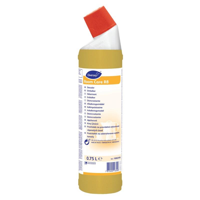 Uma garrafa de 750 ml de Room Care R8 Descalcificador da Diversey Deutschland com tampa vermelha e rótulo multilingue amarelo, ideal para remover depósitos de calcário na casa de banho.