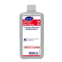 Eine 0,5-Liter-Flasche Soft Care Des E Spray H5 Händedesinfektion von Diversey Deutschland GmbH & Co. OHG, in praktischer Sprayform, in deutscher Sprache beschriftet mit grauem Körper, weißer Kappe und Produkt-/Recyclinginformationen auf der Vorderseite.