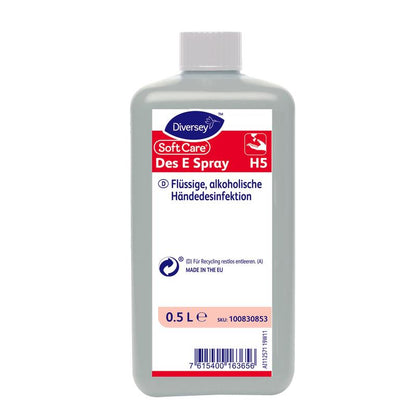 Uma garrafa de 0,5 litros de Soft Care Des E Spray H5 desinfetante para as mãos da Diversey Deutschland GmbH & Co. OHG, em formato spray prático, rotulada em alemão com corpo cinza, tampa branca e informações de produto/reciclagem na frente.