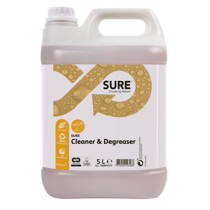 Um recipiente de plástico de 5 litros com SURE Cleaner & Degreaser, desengordurante, para superfícies resistentes à água da Diversey Deutschland GmbH & Co. OHG, com rótulo branco com bolhas douradas, informações do produto e logotipo em preto, tampa de rosca e alça brancas.