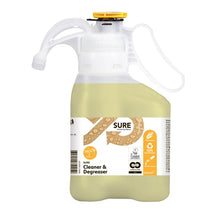 Um recipiente de plástico branco e transparente de 1400 ml do SURE Cleaner & Degreaser SD da Diversey Deutschland GmbH & Co. OHG, com tampa/alça amarela, possui um rótulo com símbolos de informação e reciclagem; a fórmula biodegradável é um desengordurante eficaz para superfícies resistentes à água.