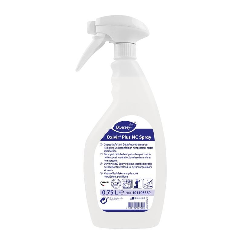 Um spray desinfetante DI Oxivir Plus NC de 750 ml à base de AHP da Diversey Deutschland GmbH & Co. OHG, pronto para uso com cabeça de pulverização e rótulo multilíngue para limpeza higiénica de todas as superfícies.