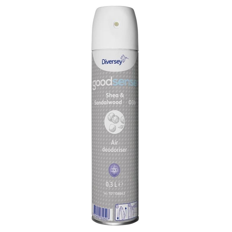 Uma lata de aerossol cilíndrica alta de 300 ml do Ambientador e Neutralizador de Odores Diversey Good Sense Shea & Sandalwood da Diversey Deutschland GmbH & Co. OHG, predominantemente branca e cinza, com texto, símbolos e um bocal de pulverização na parte superior.