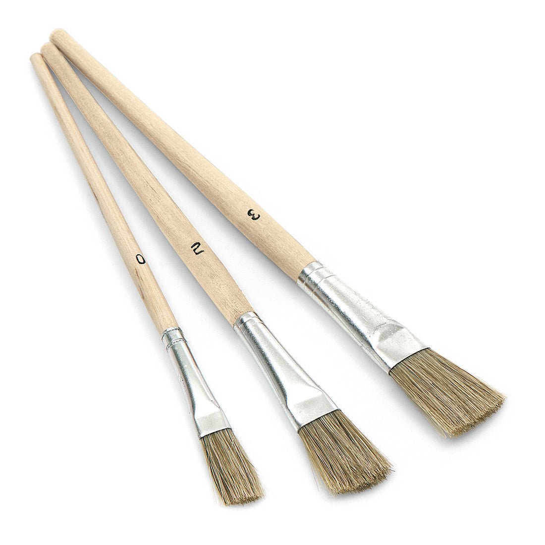 Três pincéis de esmalte profissional Nölle Profi Brush (10-14 mm, tamanhos 0, 2, 3) com cabo de madeira e cerdas naturais da Nölle Profi Brush Bürsten- & Pinseltechnik e.K. estão dispostos por tamanhos sobre um fundo branco.