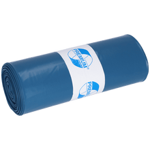 Um saco de plástico azul densamente enrolado da EMIL DEISS KG (GmbH + Co.) com a inscrição "PREMIUM" e um símbolo de reciclagem. Os sacos de lixo DEISS 575x1000x0,01 mm de LDPE 70 l são ideais para uma eliminação de resíduos eficiente e amiga do ambiente. Fundo branco monocromático.