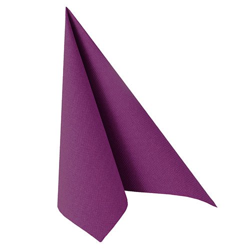Um guardanapo dobrado PAPSTAR 20 Guardanapos "ROYAL Collection" 1/4-dobra (40x40 cm) da PAPSTAR GmbH está em pé sobre um fundo branco simples, destacando sua qualidade de tecido premium.