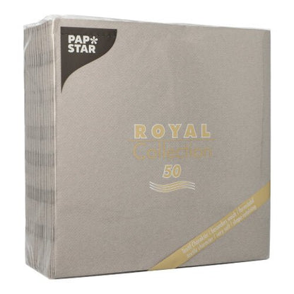 Um pacote selado de PAPSTAR 50 guardanapos "ROYAL Collection" 1/4-dobra, 40 x 40 cm, cinza da PAPSTAR GmbH. A embalagem quadrada está limpa e envolta em plástico.