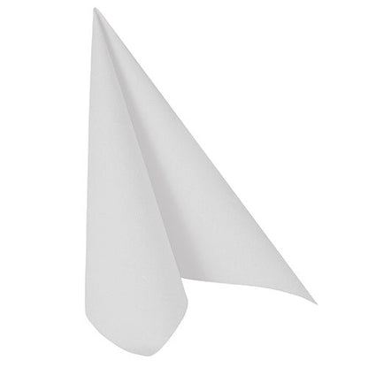 Um único guardanapo branco PAPSTAR GmbH 50 guardanapos "ROYAL Collection" 1/4-dobra (40 x 40 cm) está dobrado em pé em uma forma triangular simples sobre um fundo branco simples, conferindo elegância a qualquer mesa posta.