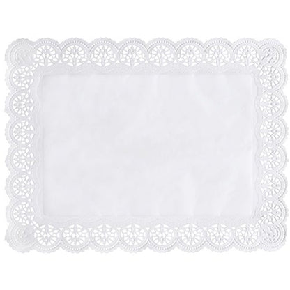 O PAPSTAR 100 papéis rendados quadrados, brancos da PAPSTAR GmbH consiste em papel rendado branco retangular com uma borda rendada detalhada, bordas onduladas e um centro liso sobre um fundo simples.