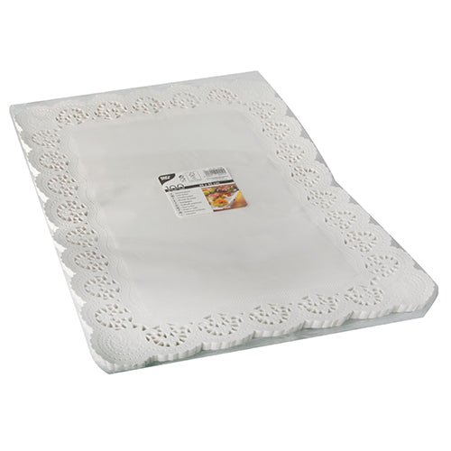 PAPSTAR 100 papéis rendados quadrados, brancos da PAPSTAR GmbH: papéis rendados quadrados com bordas de ondas decorativas e padrões recortados, empilhados ordenadamente e embalados com uma etiqueta superior.