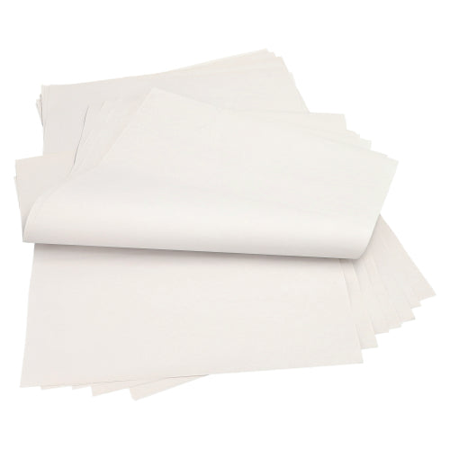 Uma pilha de PAPSTAR 10 kg de papéis de embrulho, feitos de 100% celulose branca da PAPSTAR GmbH, com algumas folhas ligeiramente levantadas ou dobradas, dispostas sobre uma superfície plana.