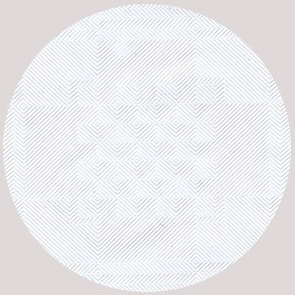 Um padrão circular de linhas cinza finas e diagonais sobre cinza claro lembra o elegante relevo adamascado da toalha de papel PAPSTAR com relevo adamascado 50m x 1m da PAPSTAR GmbH, perfeita para ocasiões festivas.