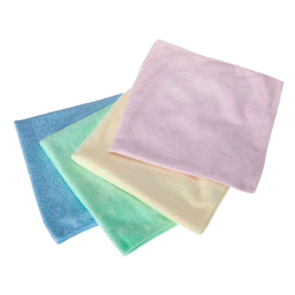 Quatro panos de microfibra AMPri Clean Comfort, elegantemente apresentados nos tons pastel de azul, verde, amarelo e rosa da AMPri Handelsgesellschaft mbH, estão artisticamente dispostos sobre um fundo impecavelmente branco.
