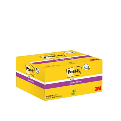 Uma caixa amarela de notas adesivas Post-it® Super Sticky (3M Deutschland GmbH), 21 blocos mais 3 blocos grátis, cada um com 90 folhas, 47,6 mm x 47,6 mm, certificado PEFC (100%), com logotipo e informações do produto com detalhes roxos na frente e atrás.