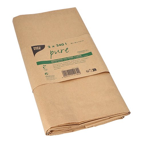 Um monte de sacos de lixo de papel "puro" castanhos de 2 camadas (240 l) está bem dobrado e envolto com uma faixa "2 peças", detalhes do produto e código de barras da PAPSTAR GmbH.
