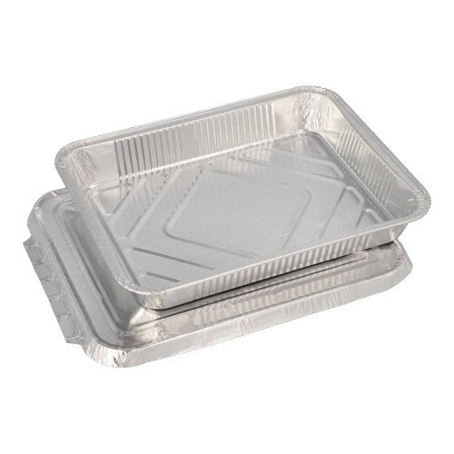 Duas bandejas retangulares Starpak 50 para refeições + tampas, as bandejas de alumínio da Starpak, estão empilhadas sobre um fundo branco simples. Cada bandeja possui bordas elevadas e uma superfície ligeiramente texturada, ideal para a distribuição de refeições na restauração.