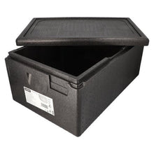 O contentor de transporte isolado Starpak preto, EPP 60 cm x 40 cm "Gastro-Norm 1/1", possui uma tampa parcialmente aberta que mostra o interior vazio e uma etiqueta frontal com código de barras - perfeito para aplicações de restauração.