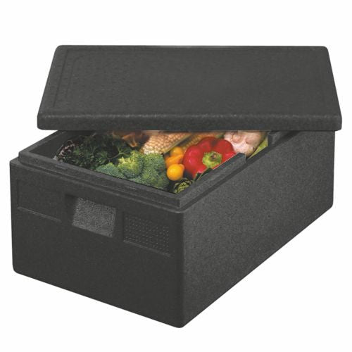 Um Starpak Isolador de Transporte parcialmente aberto, EPP 68,5 x 48,5 x 36 cm preto "Euro-Norm", mostra no interior vários tipos de legumes como brócolos, pimentos vermelhos, milho e tomates.