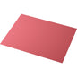Um único conjunto de mesa de papel Duni GmbH 35x45 cm em bordô, de uma embalagem de 250 peças, está inclinado sobre um fundo branco - uma decoração de mesa elegante em vermelho claro.