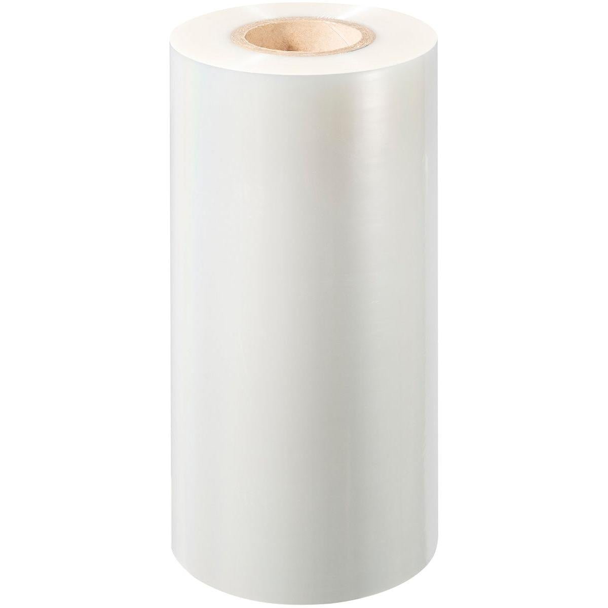 Um grande rolo em pé de Duni GmbH Universalfolie sem Antifog universal de filme plástico transparente com núcleo de papelão contra um fundo branco.