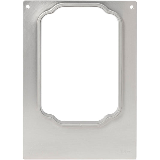 Die Duni GmbH Kassette DF10/20 ist eine rechteckige Metallplatte mit gebürstetem Finish und großer zentraler Aussparung, die zur sicheren Aufnahme einer PP-Schale Take Away 900 ml dient. Sie verfügt über erhöhte Kanten und zwei Befestigungslöcher. Verpackung: 1 Stück.