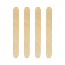 Quatro PAPSTAR misturadores de bebidas de madeira (15 cm) para cocktails Caipirinha estão dispostos verticalmente lado a lado sobre um fundo branco.