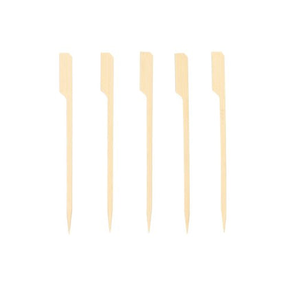 Cinco PAPSTAR 250 espetos de finger food "pure" da PAPSTAR GmbH com extremidades de madeira planas e anguladas estão dispostos verticalmente e uniformemente sobre um fundo branco - ideal para o seu próximo buffet de festa ou apresentação de finger food.