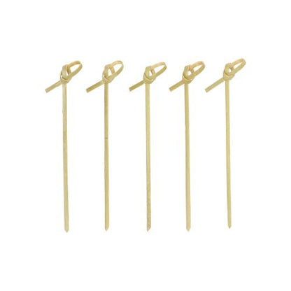 Cinco PAPSTAR 250 palitos para finger food - Picker "pure" de bambu da PAPSTAR GmbH com laço estão em pé alinhados em frente a um fundo branco - ecológicos, biodegradáveis e ideais para qualquer ocasião.