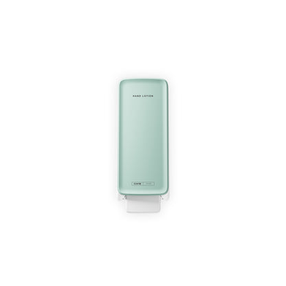 Um painel frontal CWS PureLine verde menta para loção para as mãos da CWS, dispensador retangular com a inscrição "HARD LOTION", está montado verticalmente em um fundo branco e possui uma alavanca branca na parte inferior para fácil dosagem.