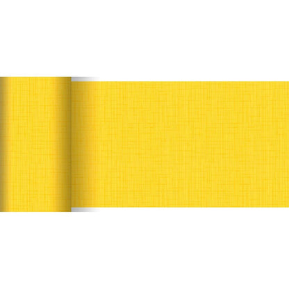 Um rolo de corredor de mesa Dunicel 20 m x 15 cm da Duni GmbH em amarelo com uma estrutura discreta em forma de grade e acabamento fosco é parcialmente desenrolado sobre um fundo branco. Ideal para decorações de mesa com linhas cruzadas delicadas.