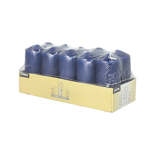 Eine Packung mit zehn Starpak Stumpenkerzen (Ø 40 mm, 90 mm), in zwei Reihen angeordnet, in durchsichtige Folie eingewickelt und in einem hellbraunen Tablett mit Produktinformationen platziert – ideal für Hochzeiten oder eine gemütliche Atmosphäre.