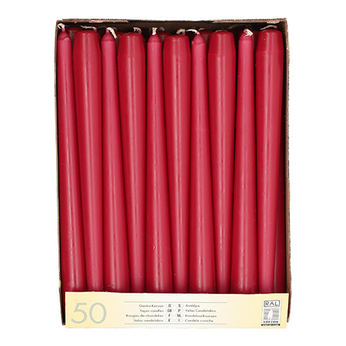 Uma caixa com 50 velas Starpak (Ø 2,2 cm - 25 cm) brancas, cada uma com longa duração de queima, dispostas numa camada e rotuladas na parte inferior com informações do produto Starpak.