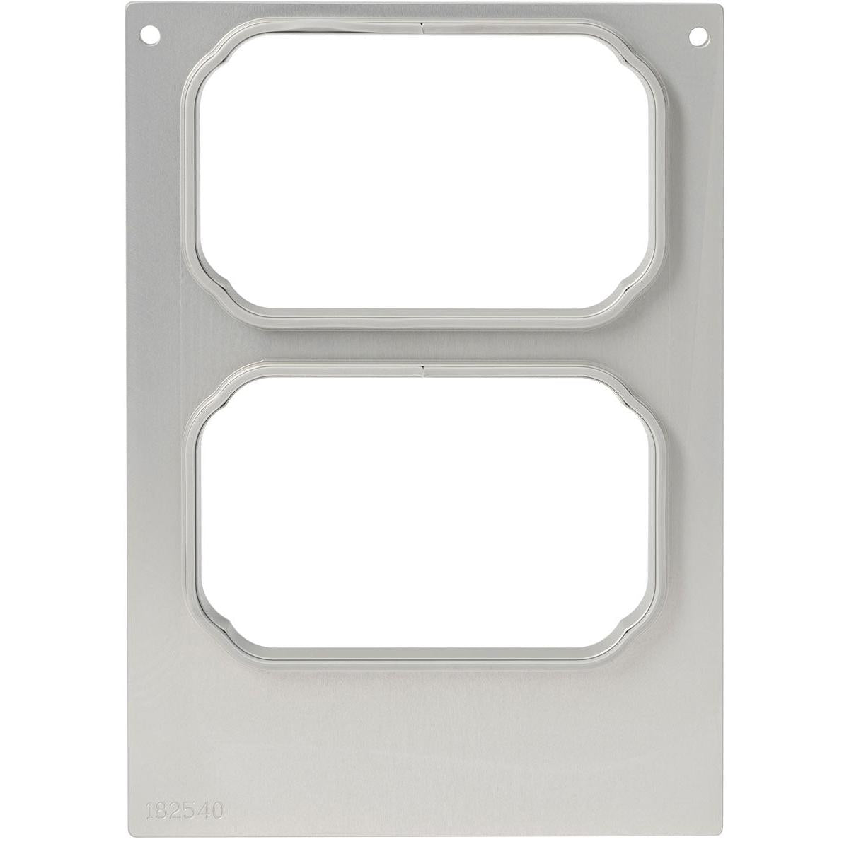 O cartucho DF10/20 para bandejas CPET 370 ml (2 usos) da Duni GmbH é uma placa de metal retangular com dois recortes arredondados verticalmente alinhados, pequenos furos no canto superior e a gravação "182540" no canto inferior esquerdo.