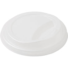 Ein weißer CPLA Deckel für 182574/182575 von Duni GmbH, biologisch abbaubar und umweltfreundlich, mit erhöhtem Rand und ovaler Trinköffnung, liegt auf weißem Hintergrund. Die Packung enthält 40 Stück.