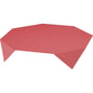 Uma toalha de mesa Dunisilk MD 84x84 cm Linnea bordeaux da Duni GmbH com um design elegante em vermelho cobre a mesa; sua forma irregular cria ângulos agudos e facetas pronunciadas nas bordas e cantos. Embalagem (20 peças).