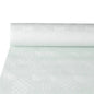 Uma rolo parcialmente desenrolado de toalha de mesa de papel PAPSTAR GmbH com relevo adamascado, branco (10 m x 1,2 m), destaca a estrutura elegante - ideal para uma mesa posta com estilo. O fundo simples direciona a atenção para o relevo adamascado de alta qualidade.