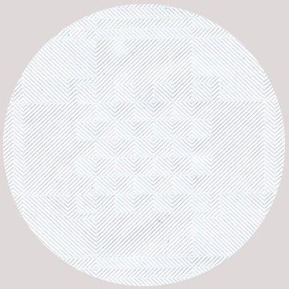 Um padrão geométrico circular com linhas diagonais finas e motivos de losango em cinza claro adorna a toalha de mesa de papel PAPSTAR com relevo adamascado, branco, 10 m x 1,2 m | Filme (1 rolo) da PAPSTAR GmbH - perfeito como decoração de mesa elegante.