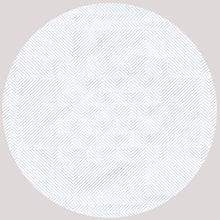 A PAPSTAR toalha de mesa de papel com estampado damasco (branco, 100 m x 1,2 m) da PAPSTAR GmbH apresenta um padrão geométrico de linhas brancas finas com motivos de losangos e quadrados - ideal para casamentos e ocasiões festivas.