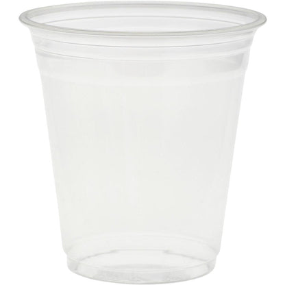 O copo Crystal transparente da Duni GmbH é um copo de plástico transparente em pé sobre um fundo branco, com uma borda ligeiramente alargada. Ele oferece a aparência de vidro elegante e é feito de materiais de alta qualidade para uso diário.